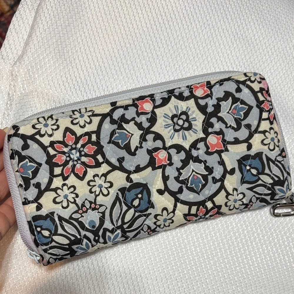 Vera Bradley Black and Gray Floral Wristlet - Picture 5 of 11